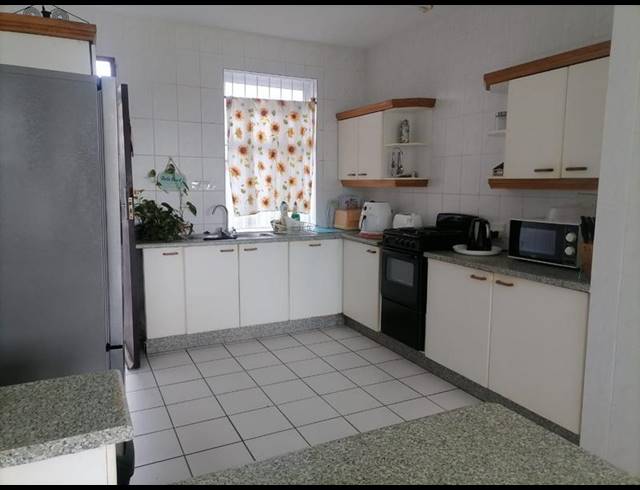 2 BEDROOM APARTMENT FOR SALE IN UVONGO BEACH